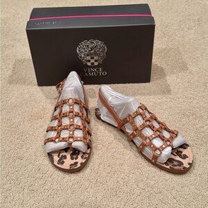 VINCE CAMUTO
RICHINITE LEATHER BUCKLE HUARACHE SANDALS New in Box Size 8